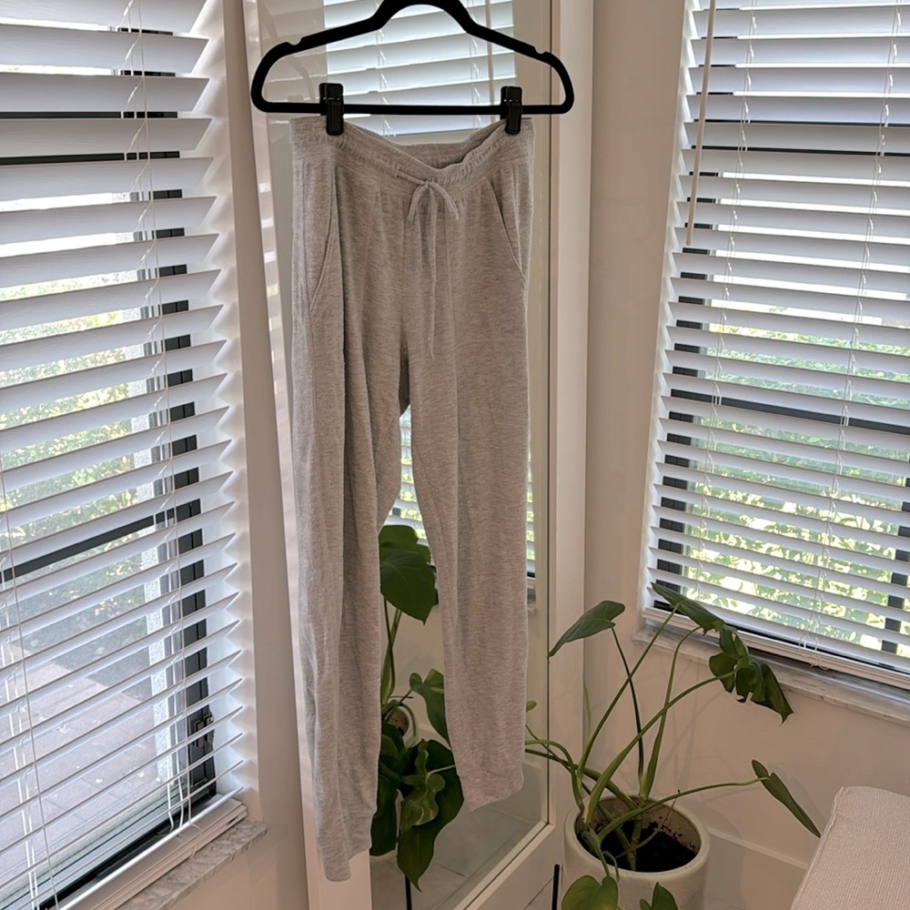 ALO Yoga Sweats (M)